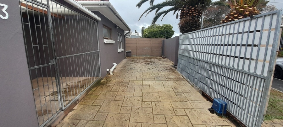 3 Bedroom Property for Sale in Oakdale Western Cape